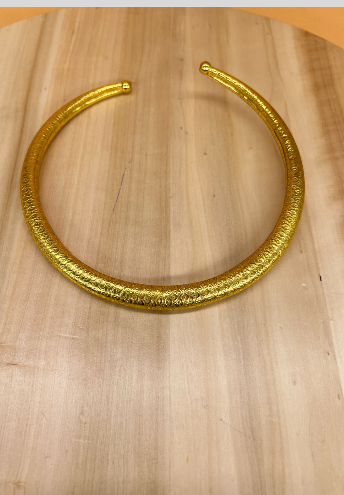 Beautiful hand crafted gold choker with self detailing design