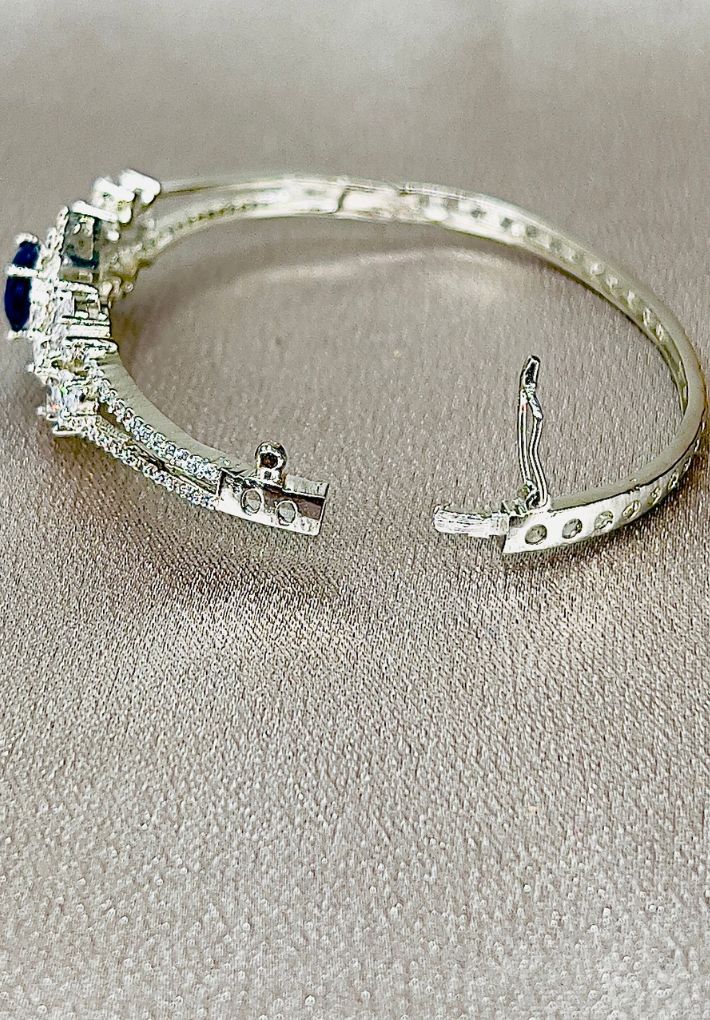 Snap fit bangle featuring American diamonds.