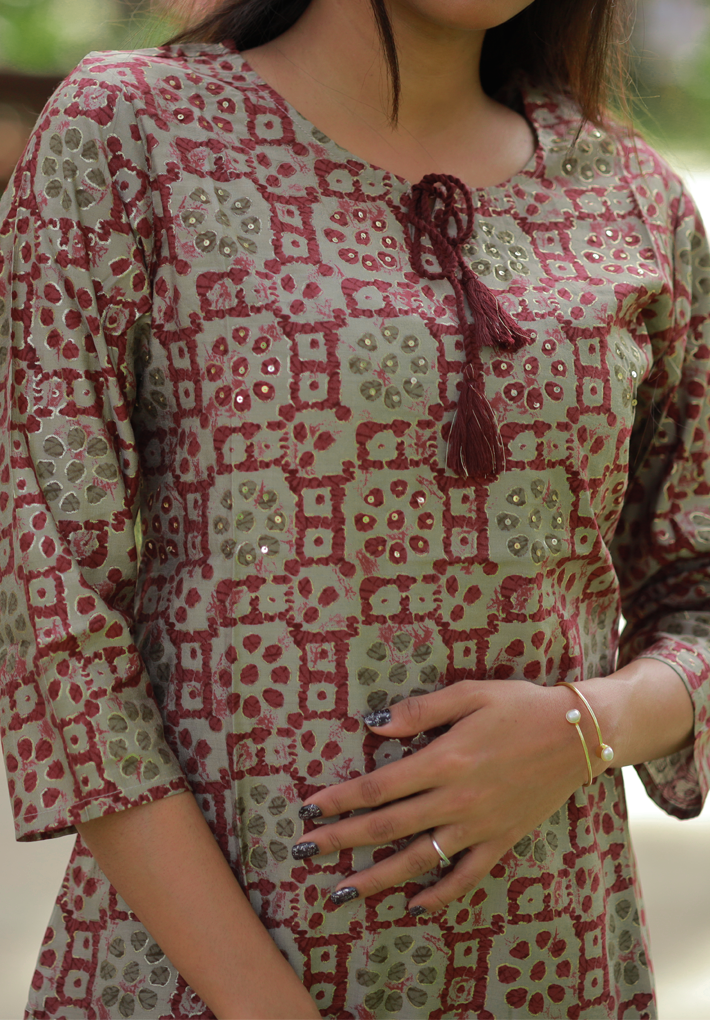 Kurti -Red and offwhite block printed kurti with thread detail. 3/4th sleeve. Straight hemline.