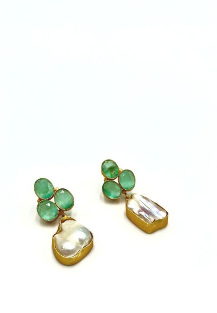 Beautiful earring set featuring light green glossy and mother pearl stones. Handcrafted statement jewellery.